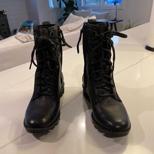 Sorel Phoenix Lace up boot